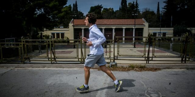 Ο Έλληνας που πέρασε κορονοϊό, γρίπη και πνευμονία μαζί – Τι τον έσωσε