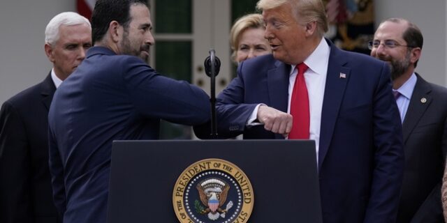 Κορονοϊός: Ο Τραμπ ήρθε σε επαφη με δεύτερο κρούσμα, αλλά δεν κάνει τεστ