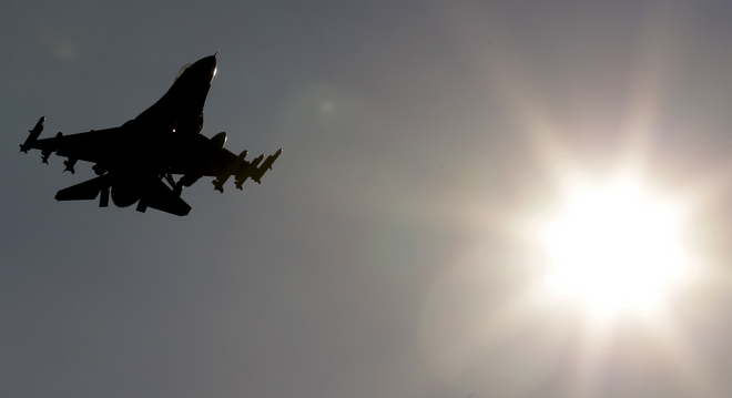 Τουρκικά αεροσκάφη πέταξαν πάλι πάνω από τις Οινούσες