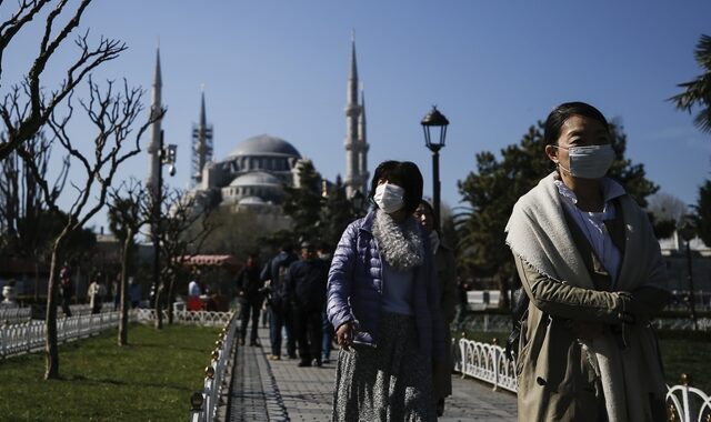 Κορονοϊός – Τουρκία: Περιορισμοί στις ώρες λειτουργίας των καταστημάτων και στα μέσα μεταφοράς