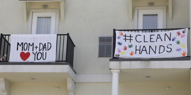 ΗΠΑ: Ρεκόρ 345 θανάτων, 18.000 κρούσματα σε μια μέρα