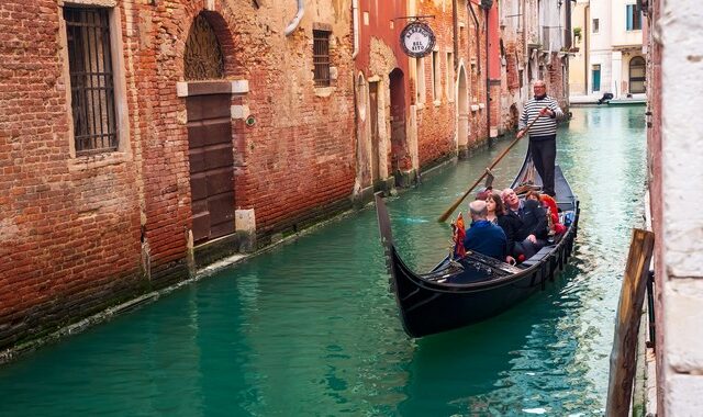 Κορονοϊός: Η καραντίνα “καθάρισε” τα κανάλια της Βενετίας