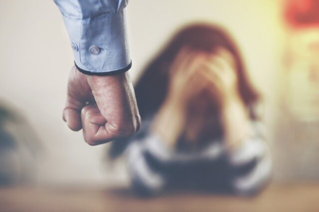 ΣΥΡΙΖΑ: “Καμπανάκι” για αύξηση κρουσμάτων οικογενειακής βίας λόγω καραντίνας