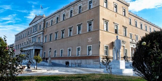 Βουλή: Αναστολή λειτουργίας των γραφείων των βουλευτών