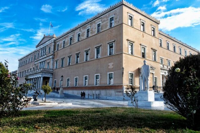Βουλή: Αναστολή λειτουργίας των γραφείων των βουλευτών