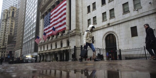 ΗΠΑ: Με πτώση έκλεισε η Wall Street μετά την αύξηση των κρουσμάτων κορονοϊού
