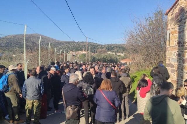 Χίος: Αναβρασμός και μπλόκα από τους κατοίκους