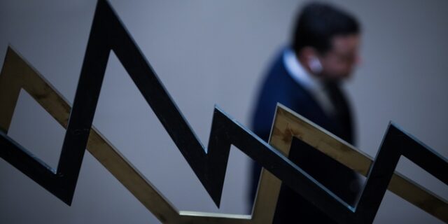 Χρηματιστήριο: “Μαύρη” Πέμπτη σε όλο τον κόσμο – Βουτιά στην Ελλάδα