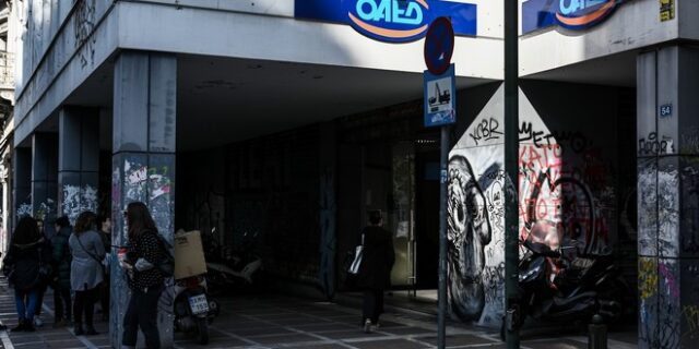Έκτακτο επίδομα 400 ευρώ για μακροχρόνια ανέργους: Ποιοι το δικαιούνται