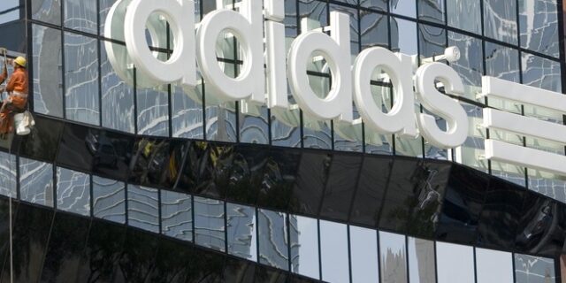 Η Adidas παίρνει δάνειο τριών δισεκατομμυρίων ευρώ