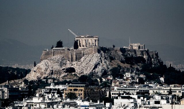 Κουκάκι: Αποκοπή ορόφων ξενοδοχείου που έκρυβε τη θέα στην Ακρόπολη