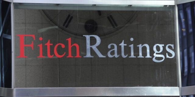 Ο οίκος Fitch υποβάθμισε την προοπτική της ελληνικής οικονομίας