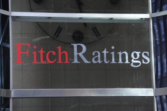 Ο οίκος Fitch υποβάθμισε την προοπτική της ελληνικής οικονομίας