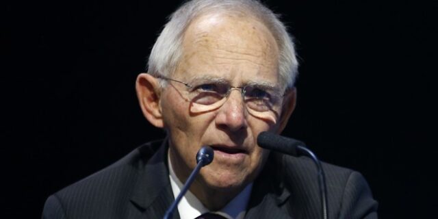 Σόιμπλε για προσφυγικό: “Ναι” στις ρεαλιστικές λύσεις για τα κέντρα διάσωσης και άσυλο