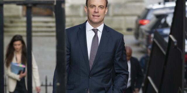 Κορονοϊός: 881 νέοι θάνατοι στη Βρετανία – Παραμένει το lockdown