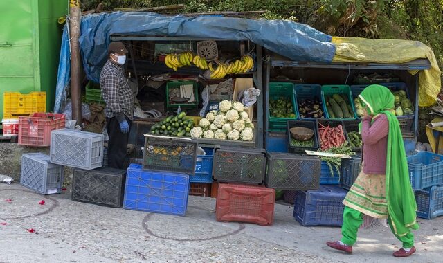 Ινδία: Εκατομμύρια κινδυνεύουν να μείνουν χωρίς φαγητό εξαιτίας των μέτρων