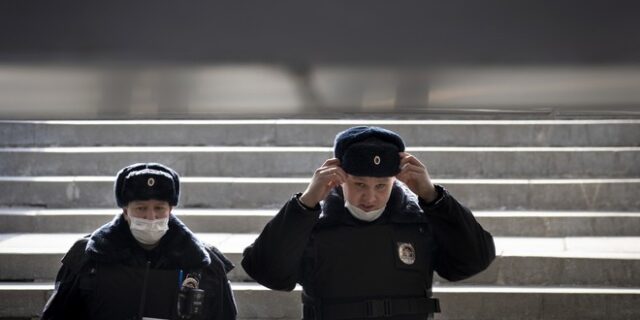 Ρωσία: Δραματική υποτροπή της πανδημίας – 10.000 νέα κρούσματα σε μια μέρα