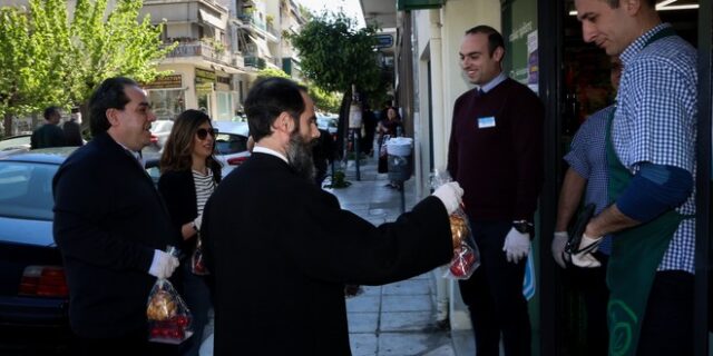 Η Αρχιεπισκοπή και η “Αποστολή” μοίρασαν κόκκινα αυγά