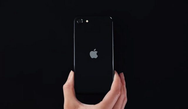 Apple: Έριξε στην αγορά το νέο iPhone SE εν μέσω κορονοϊού – Τιμή και προδιαγραφές
