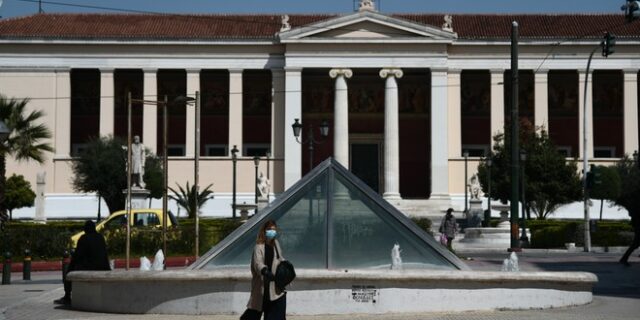 Σε δύο “ταχύτητες” η καταβολή των 800 ευρώ – Ημερομηνίες πληρωμής