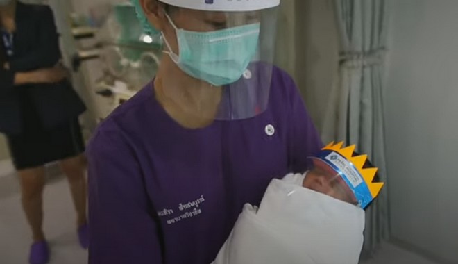 Κορονοϊός: Μίνι πλαστικές μάσκες σε νεογέννητα μωρά!