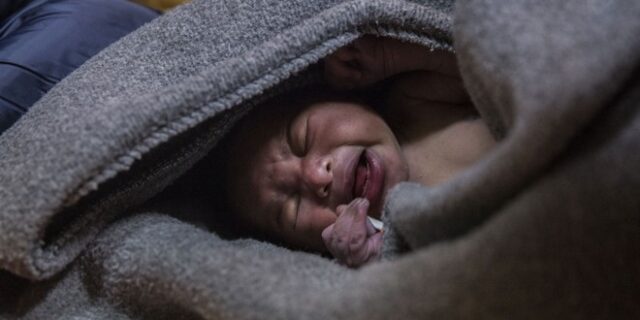 Ισπανία: Μετανάστρια γέννησε το μωρό της κατά την επιχείρηση διάσωσης