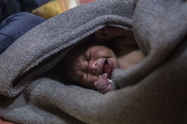 Ισπανία: Μετανάστρια γέννησε το μωρό της κατά την επιχείρηση διάσωσης