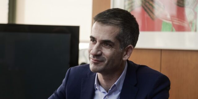 Μπακογιάννης για Τσιόδρα: Μόνο να παραδειγματιζόμαστε και να μαθαίνουμε μπορούμε