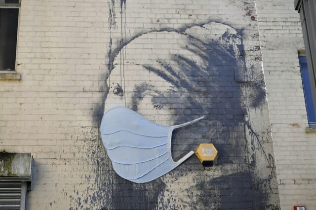 Βρετανία: Διάσημο γκράφιτι του Banksy “φόρεσε” μάσκα