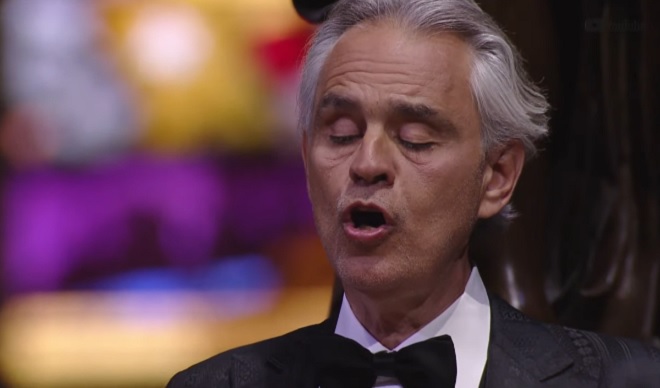 Ο Andrea Bocelli έσβησε τον κορονοϊό από τις καρδιές των πιστών