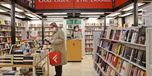 Ιταλία: Άνοιξαν τα βιβλιοπωλεία – Με μάσκες και γάντια οι καταστηματάρχες