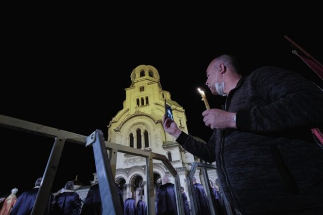 Κορονοϊός: Εκατοντάδες πιστοί στις εκκλησίες στη Βουλγαρία