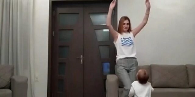Dance Greek With Me: Το νέο ελληνικό challenge που έχει “τρελάνει” το διαδίκτυο