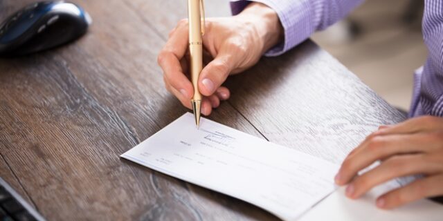 Ένωση Τραπεζών: Οδηγίες για τον χειρισμό επιταγών και συναλλαγματικών