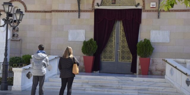 Άρση περιοριστικών μέτρων: Ανοίγουν στις 4 Μαΐου οι εκκλησίες για ατομική προσευχή