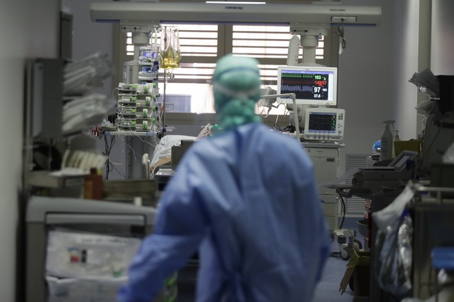 Κορονοϊός: Διασωληνώθηκε 27χρονη γιατρός στο Π.Ν. Λάρισας