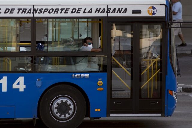 Κορονοϊός: Η Κούβα σταματά την κυκλοφορία μέσων μαζικής μεταφοράς