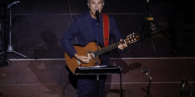“Γιώργος Νταλάρας – Τα μουσικά γενέθλια, Duets”: Η αξέχαστη συναυλία για τα 50 του χρόνια στο τραγούδι