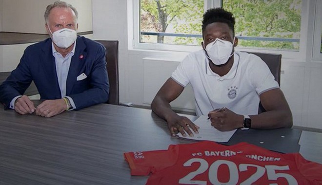 Γερμανία: Υπέγραψε νέο συμβόλαιο με την Μπάγερν και φωτογραφήθηκε με μάσκα!