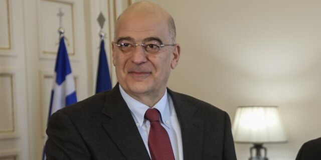 Δένδιας: “Οι ευχές και η σκέψη μας στα εκατομμύρια των απόδημων Ελλήνων”