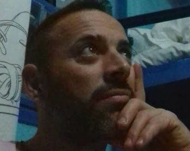 Βασίλης Δημάκης: Καταγγέλλει αστυνομική βία κατά τη σύλληψή του στον Πειραιά