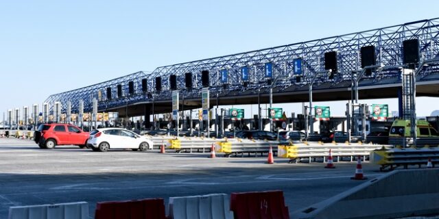 Πέτσας: Θα κλείσουν τα διόδια αν χρειαστεί