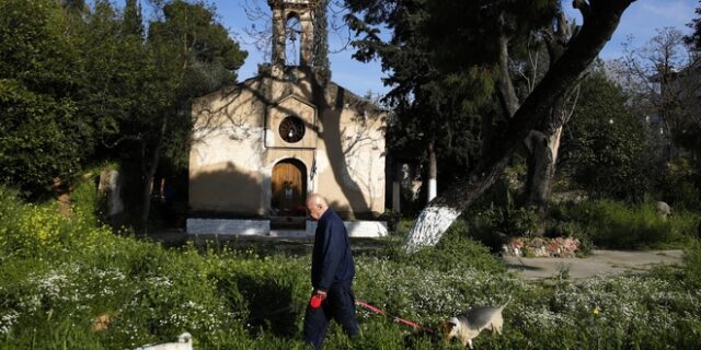 Χαλκιδική: “Προσκυνητής” έκλεψε εκκλησία και έκρυψε τα κλοπιμαία σε δάσος