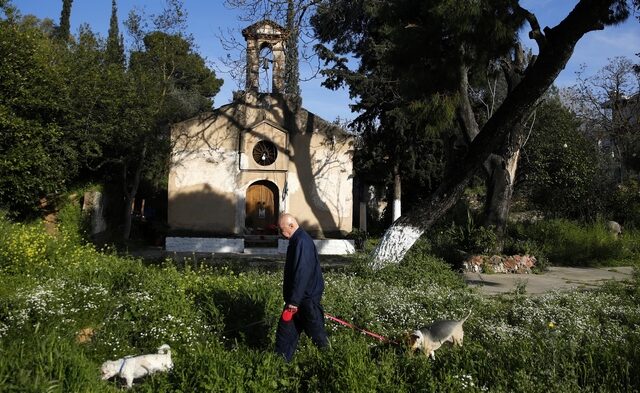 Χαλκιδική: “Προσκυνητής” έκλεψε εκκλησία και έκρυψε τα κλοπιμαία σε δάσος