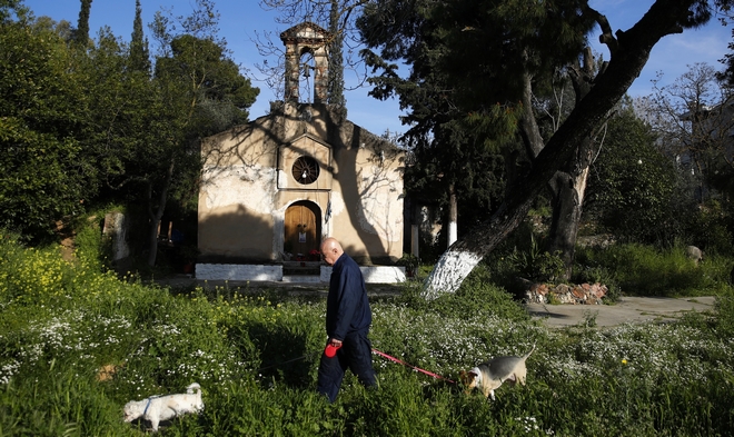 Χαλκιδική: “Προσκυνητής” έκλεψε εκκλησία και έκρυψε τα κλοπιμαία σε δάσος
