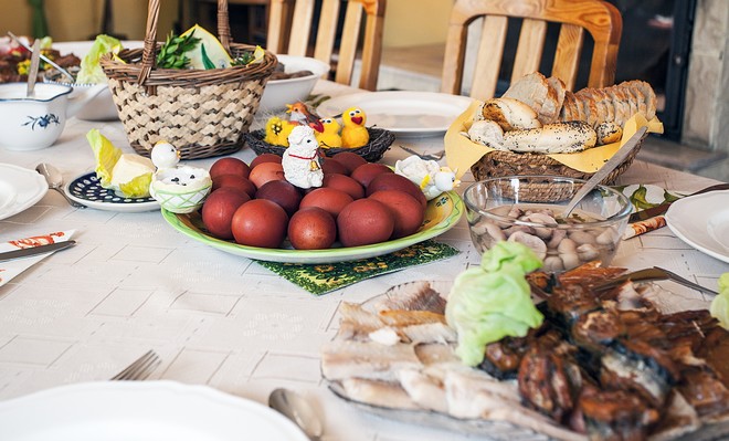 Πασχαλινό τραπέζι: Πόσες θερμίδες έχει κάθε ένα από τα αγαπημένα φαγητά της ημέρας