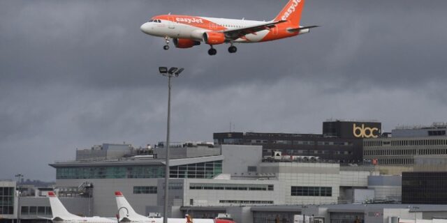 Η easyJet ανακοίνωσε πως μειώνει το προσωπικό της κατά 30%