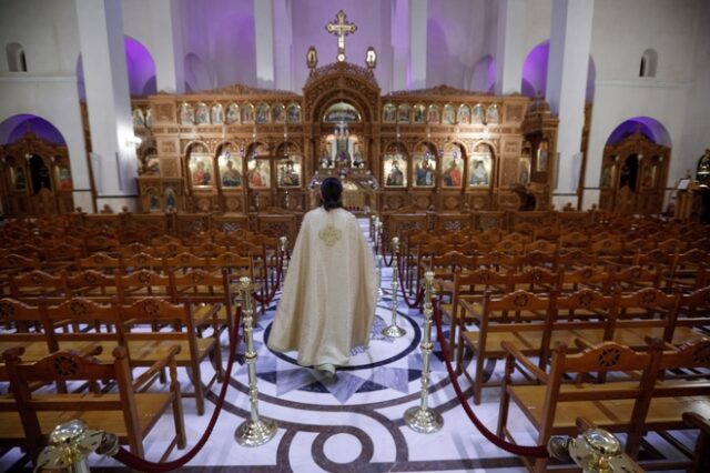 Άρση περιοριστικών μέτρων: Τι θα γίνει με άνοιγμα εκκλησιών και γάμους – Πιέζουν οι ιεράρχες