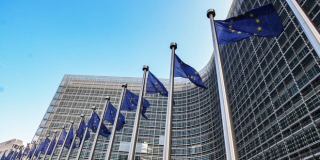 Κομισιόν: Βλέπει 10% ύφεση – Πράσινο φως για τα κέρδη ομολόγων ύψους 748 εκ ευρώ
