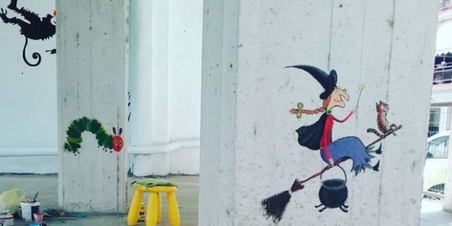 Ζωγράφος μετέτρεψε πυλωτή πολυκατοικίας σε… γκαλερί